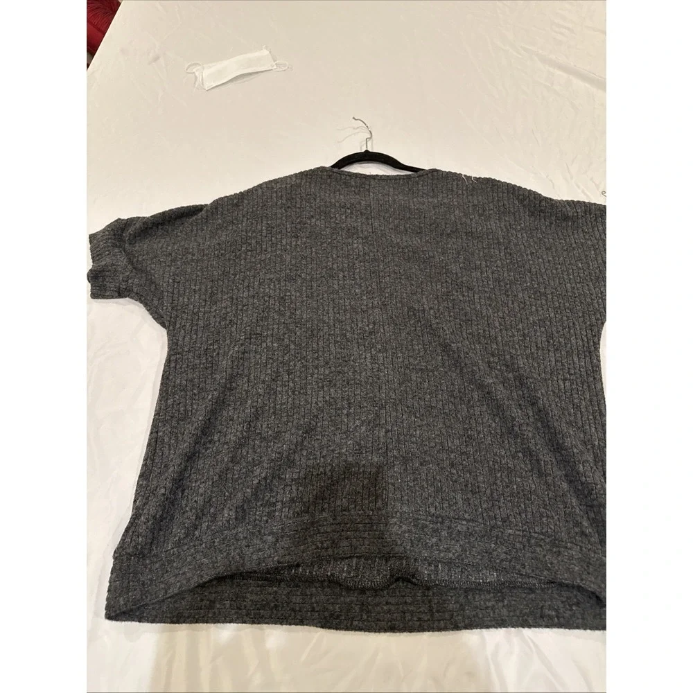 A Love Story Women's Grey Sweater Size XL Is All Right. We're Good. - Picture 11 of 11